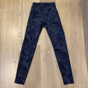 Aerie palm print Yoga pants size Small. Charcoal